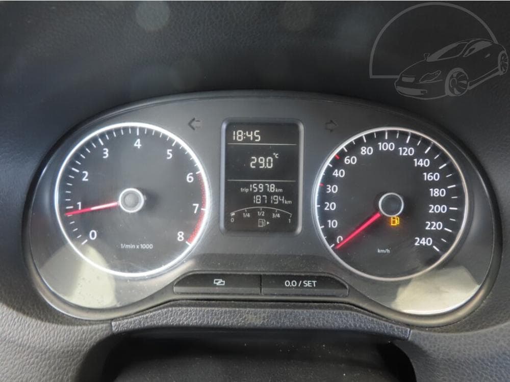 2013 Volkswagen POLO - 11
