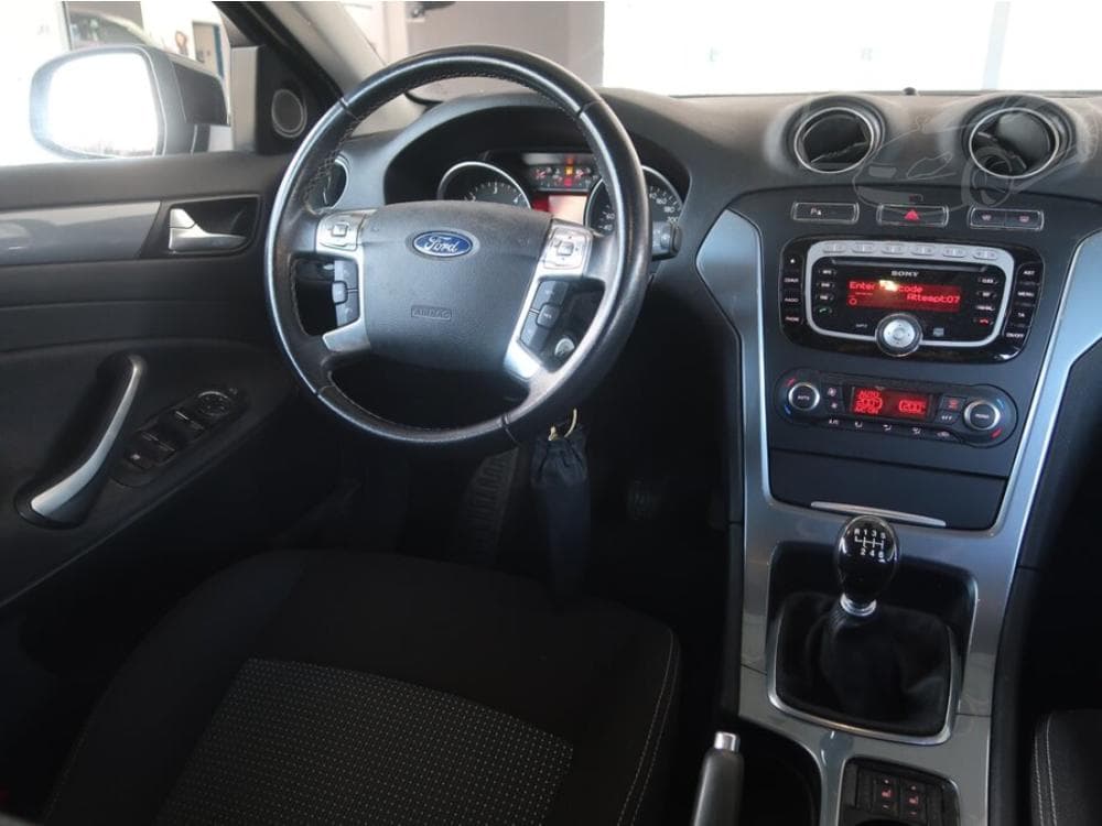 2011 Ford MONDEO - 13