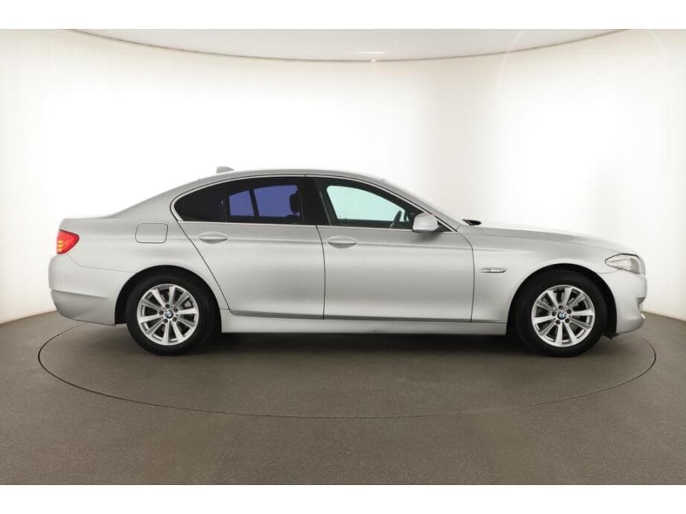 2012 BMW 5-SERIES - 11