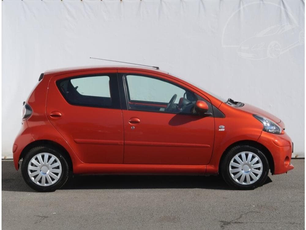 2012 Toyota AYGO - 11