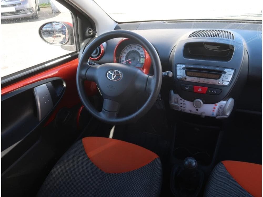 2012 Toyota AYGO - 13