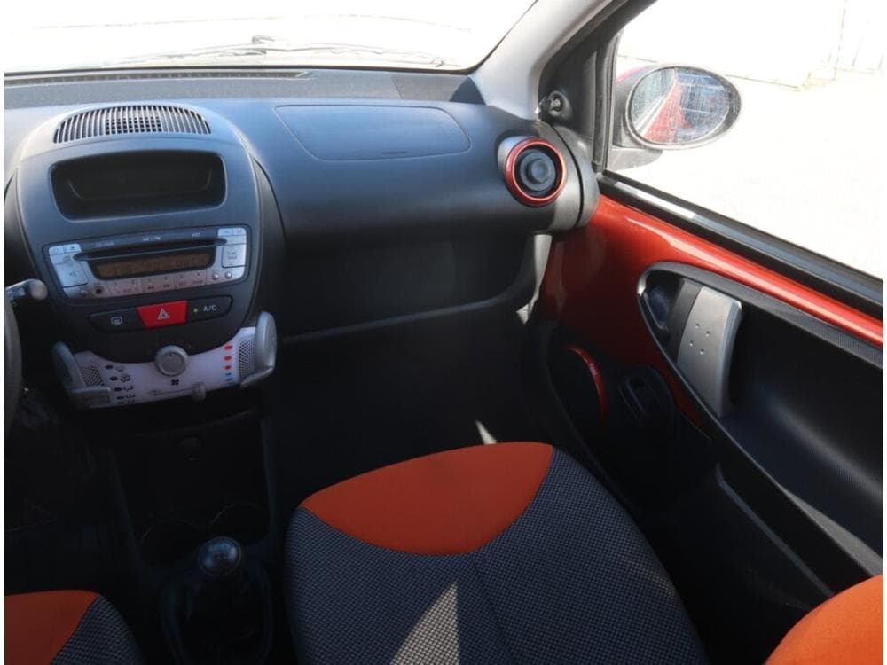 2012 Toyota AYGO - 15