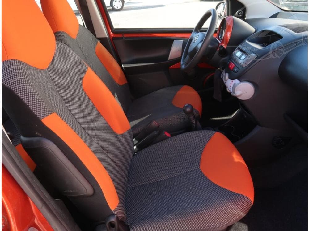 2012 Toyota AYGO - 17