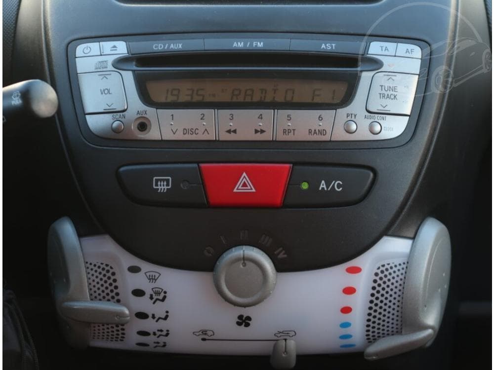 2012 Toyota AYGO - 23