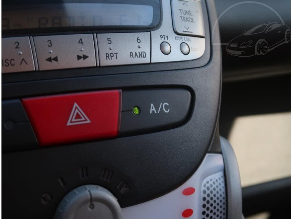2012 Toyota AYGO - 29