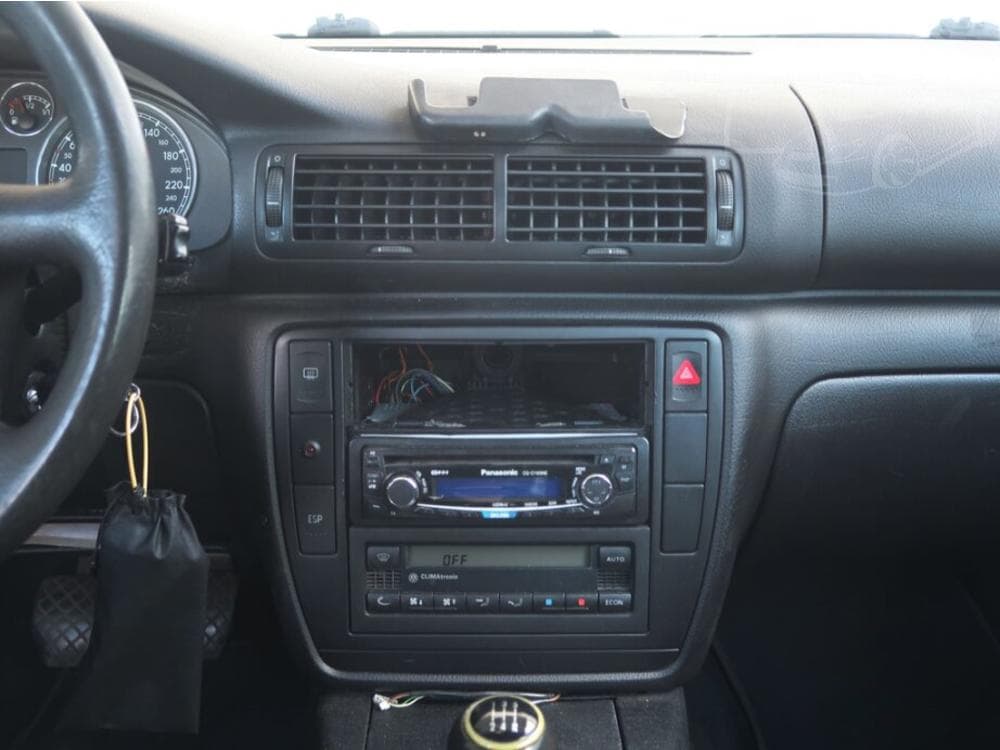 2002 Volkswagen PASSAT - 23