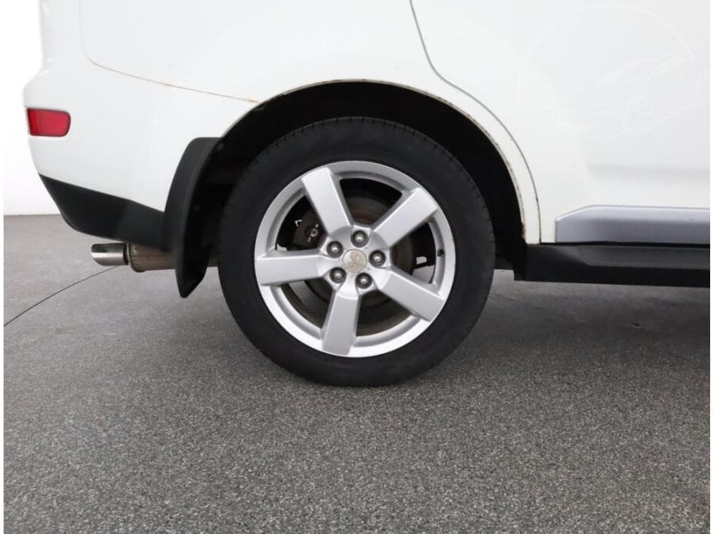 2009 Mitsubishi OUTLANDER - 29