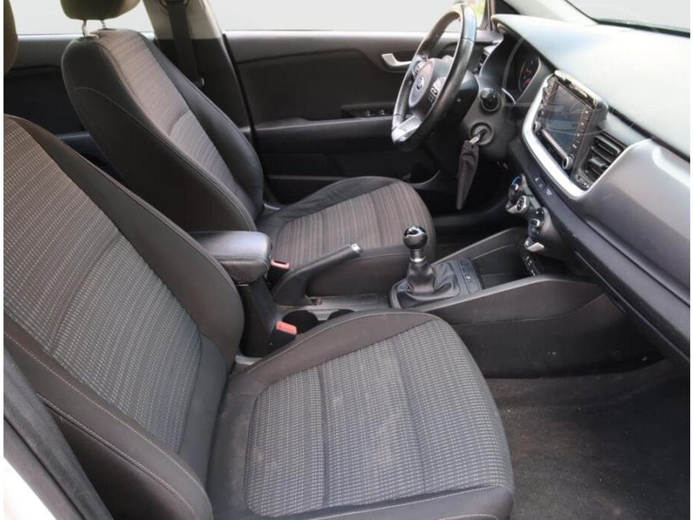 2018 Kia STONIC - 17
