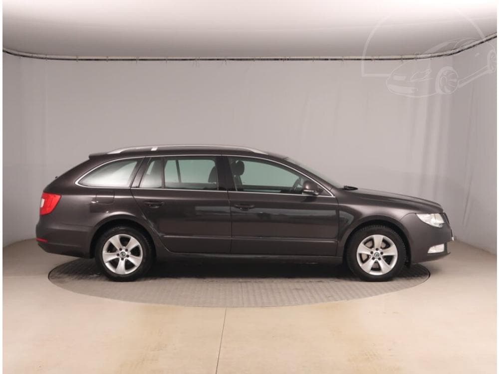 2011 Škoda SUPERB - 11