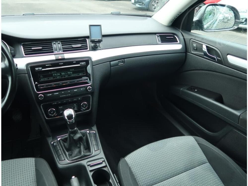 2011 Škoda SUPERB - 15