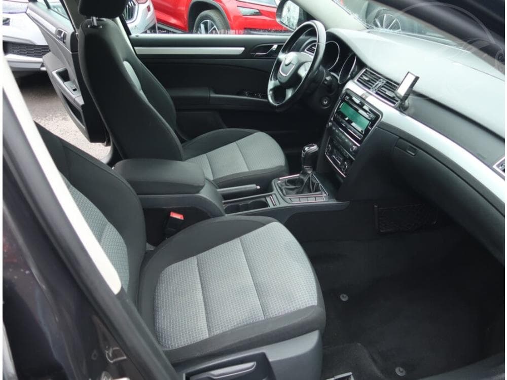 2011 Škoda SUPERB - 17