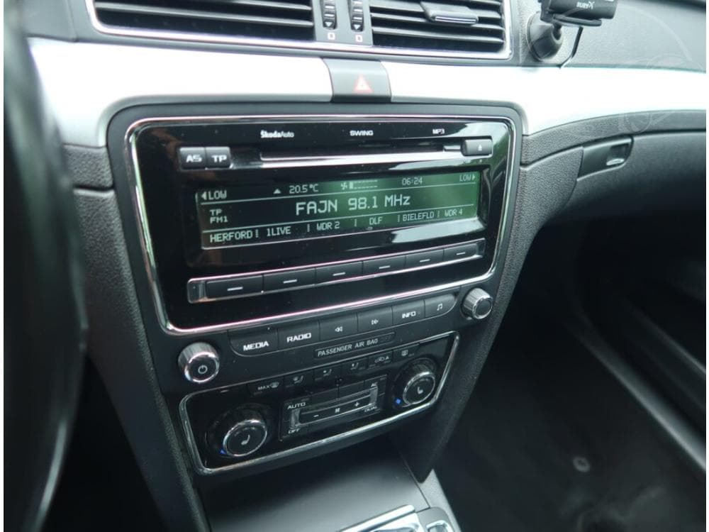 2011 Škoda SUPERB - 25