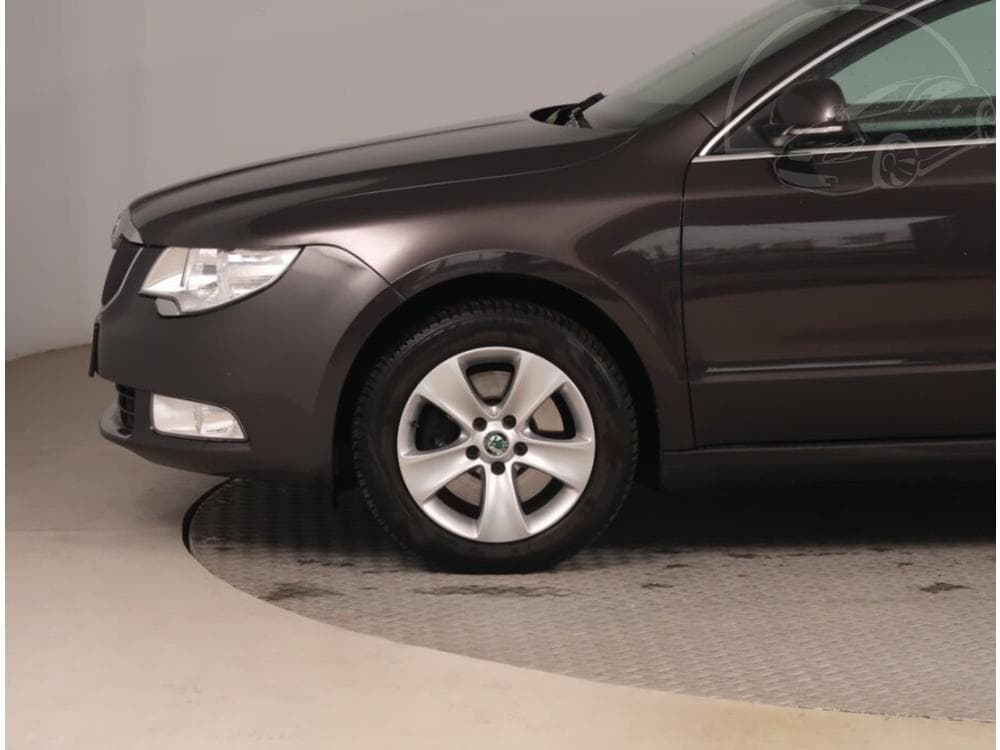 2011 Škoda SUPERB - 29