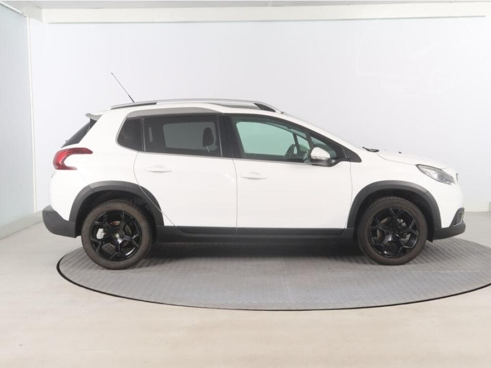 2017 Peugeot 2008 - 11