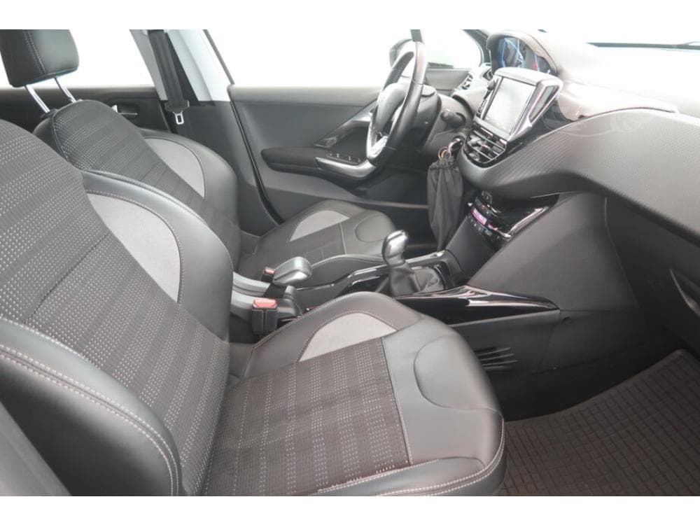 2017 Peugeot 2008 - 17