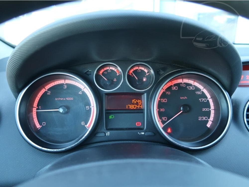 2010 Peugeot 308 - 11