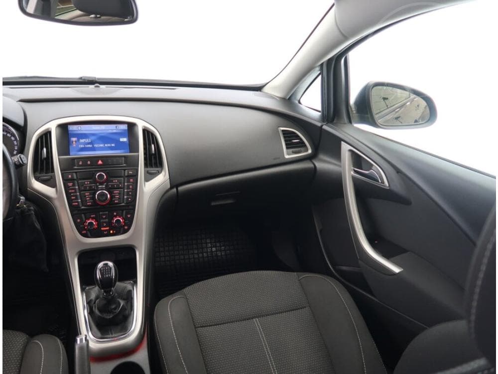 2011 Opel ASTRA - 8