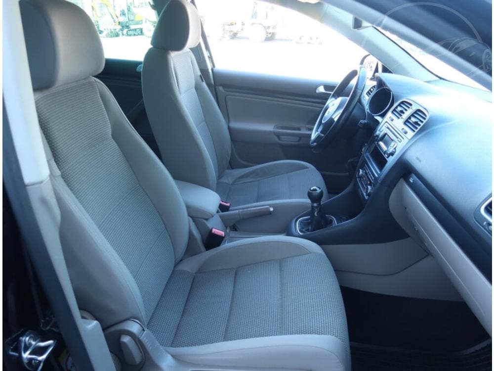 2010 Volkswagen GOLF - 9