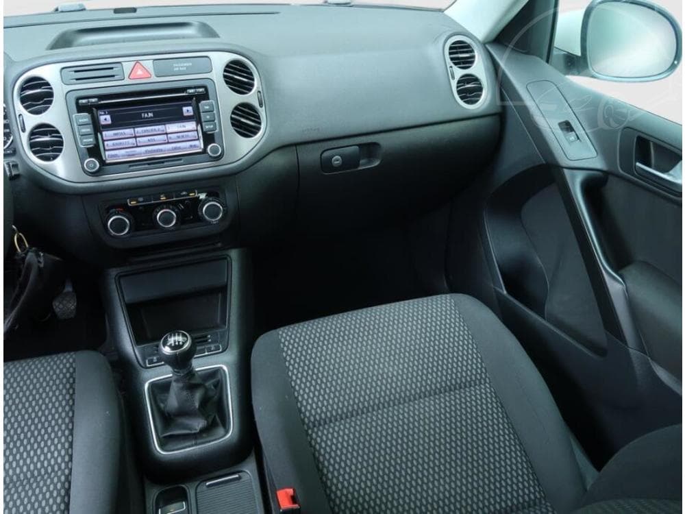 2011 Volkswagen TIGUAN - 6