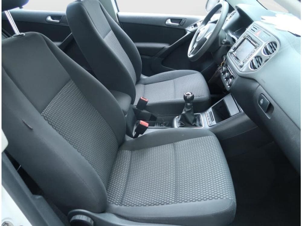 2011 Volkswagen TIGUAN - 7