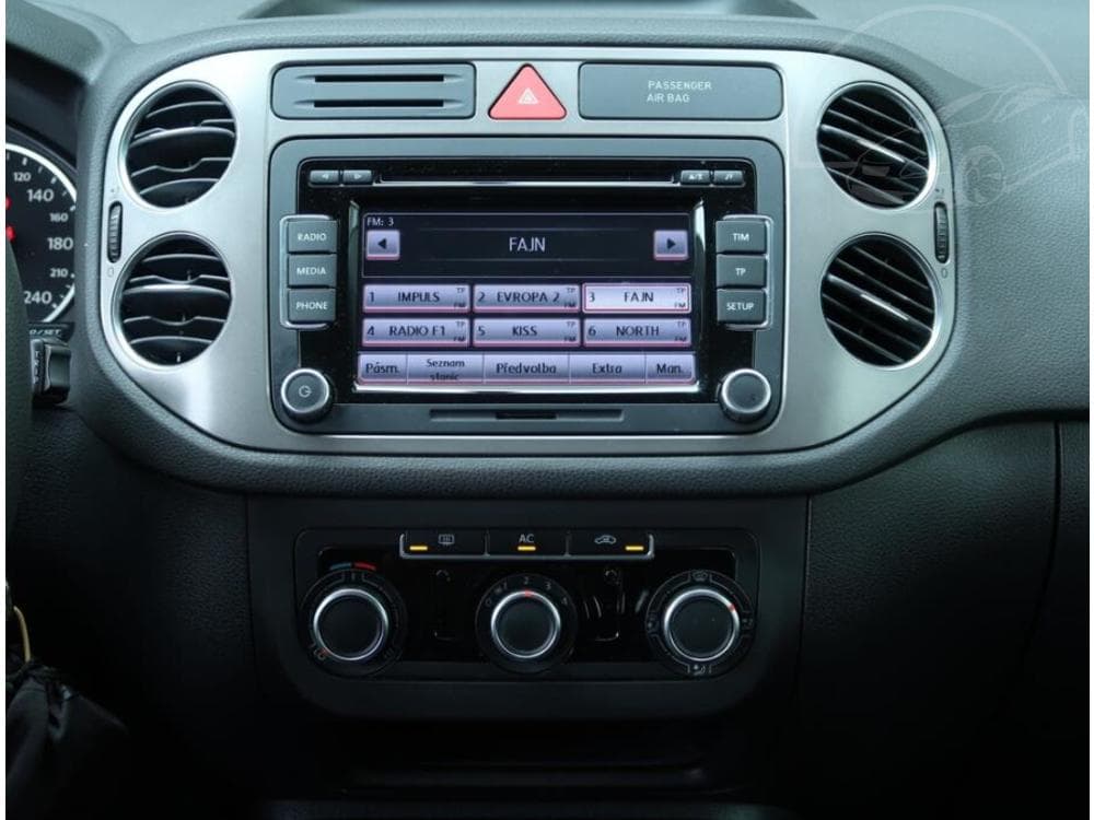 2011 Volkswagen TIGUAN - 10