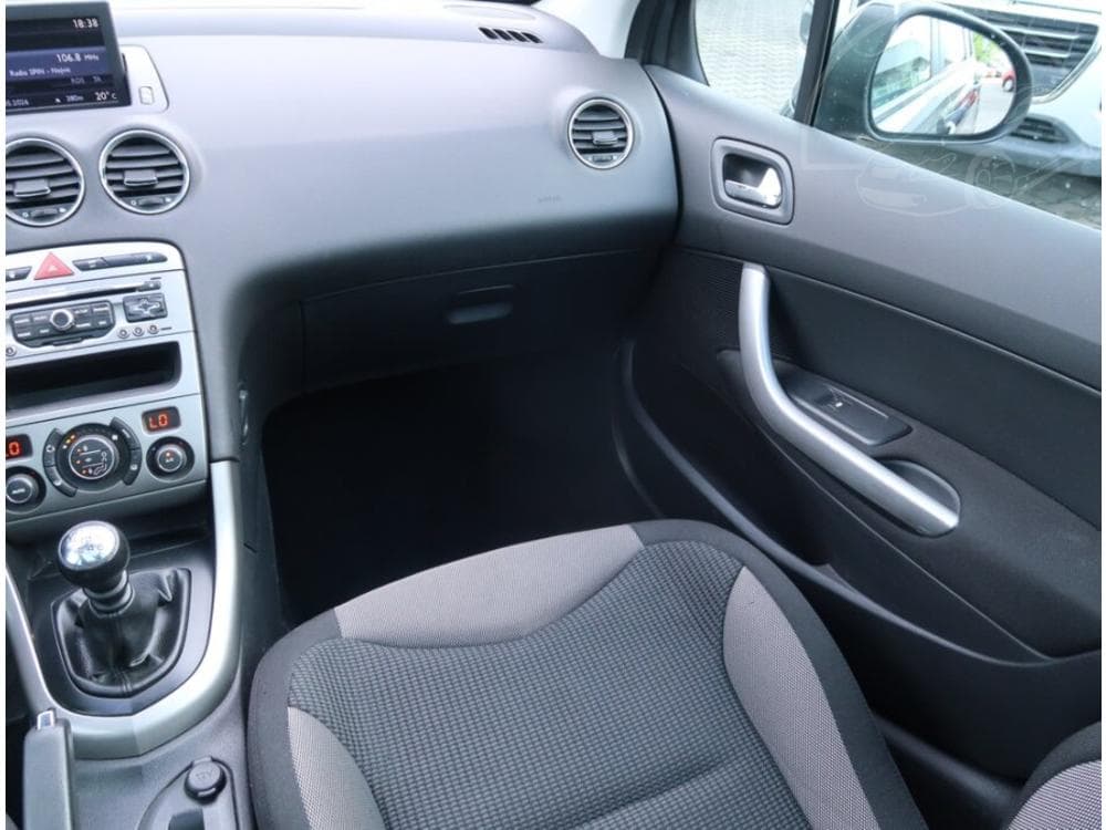 2012 Peugeot 308 - 8