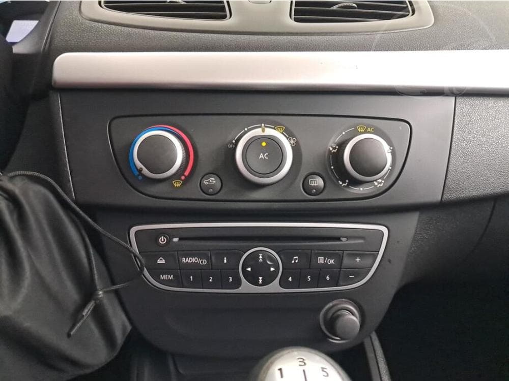 2010 Renault FLUENCE - 14