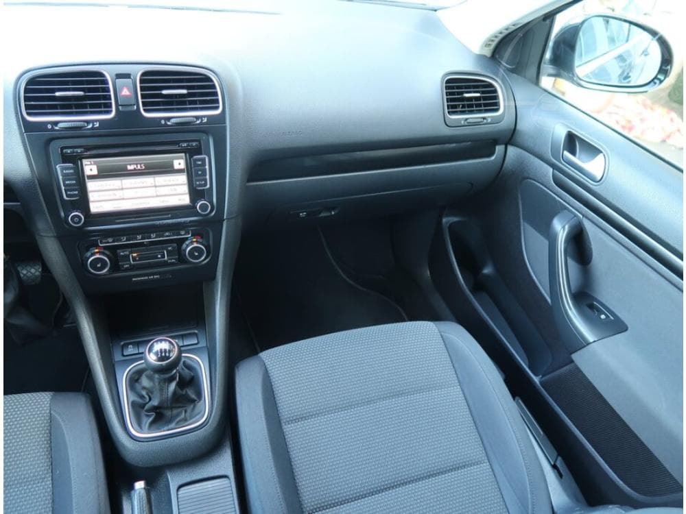2010 Volkswagen GOLF - 8