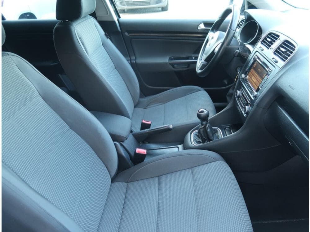 2010 Volkswagen GOLF - 9