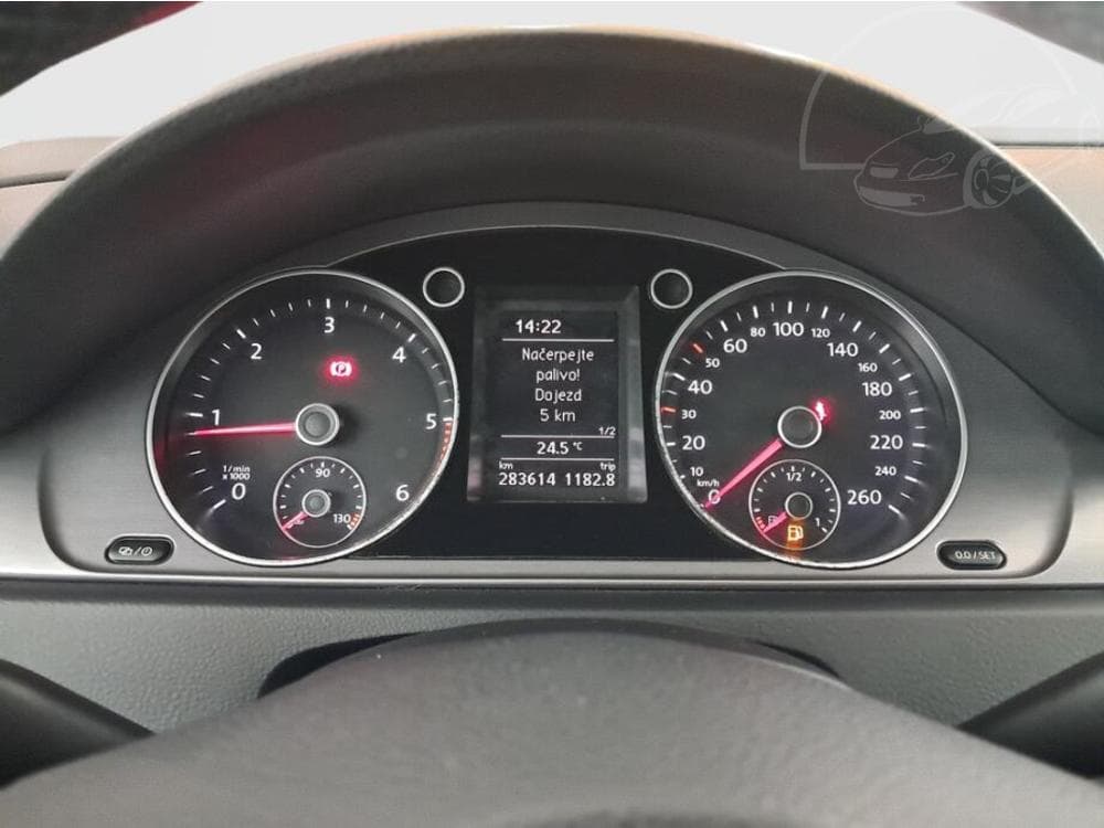 2013 Volkswagen PASSAT - 11