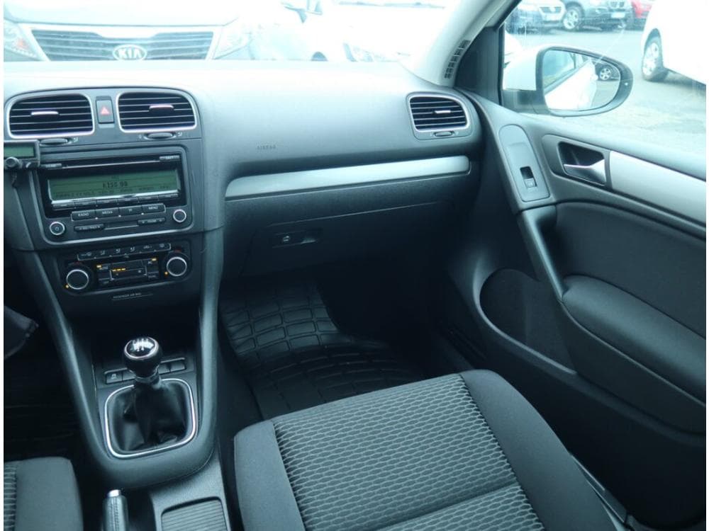 2011 Volkswagen GOLF - 15
