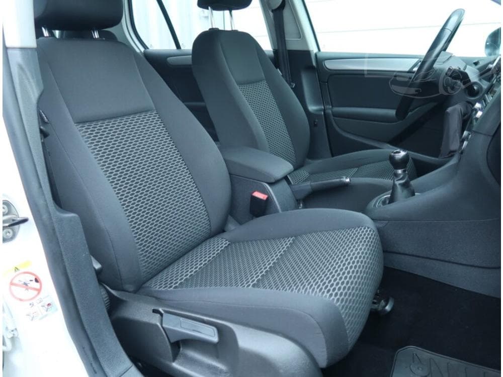 2011 Volkswagen GOLF - 17