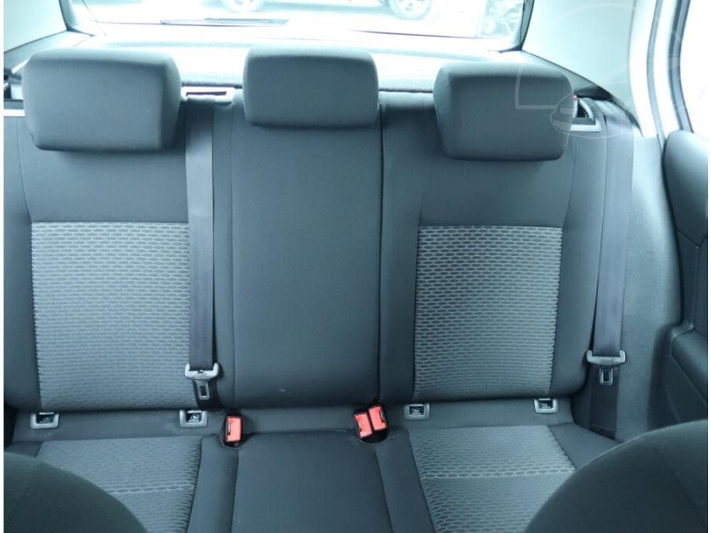 2011 Volkswagen GOLF - 19