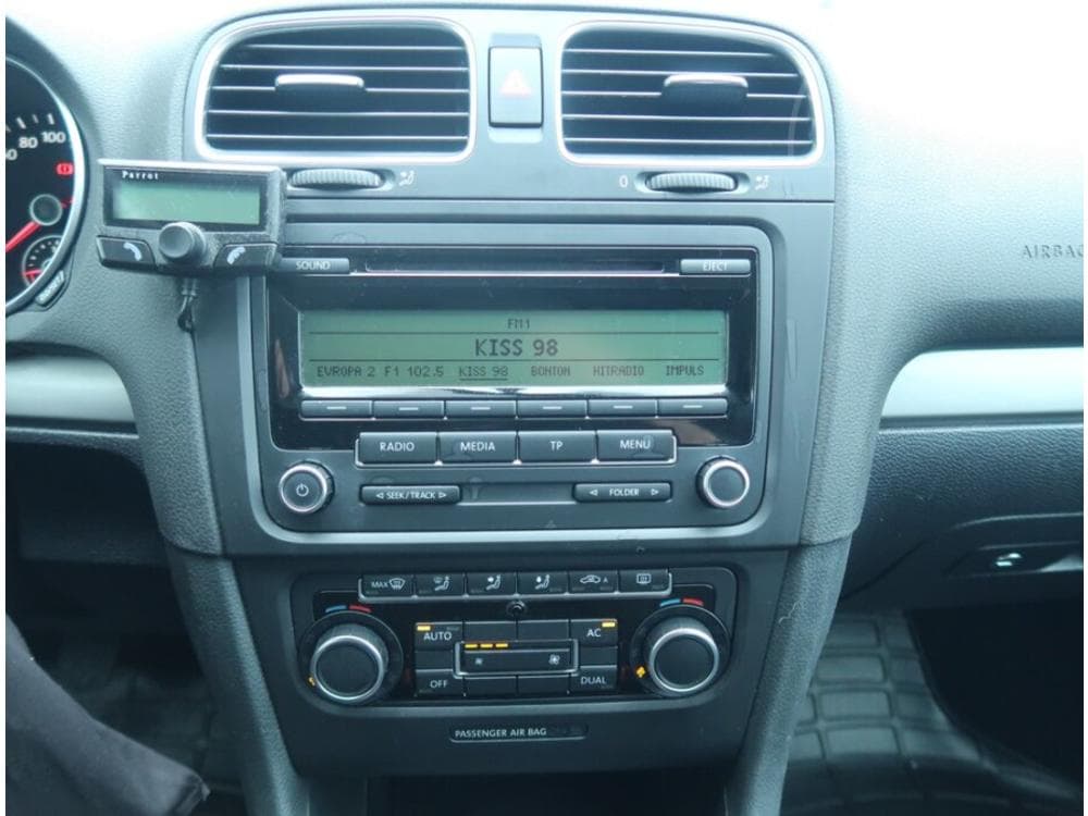 2011 Volkswagen GOLF - 23