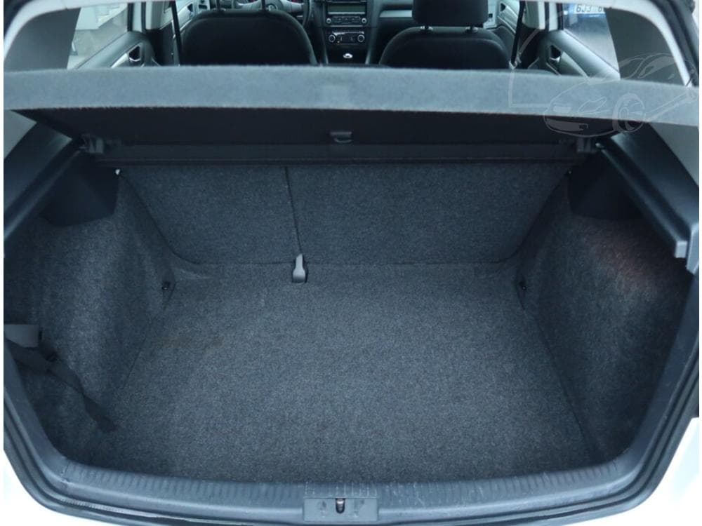 2011 Volkswagen GOLF - 25