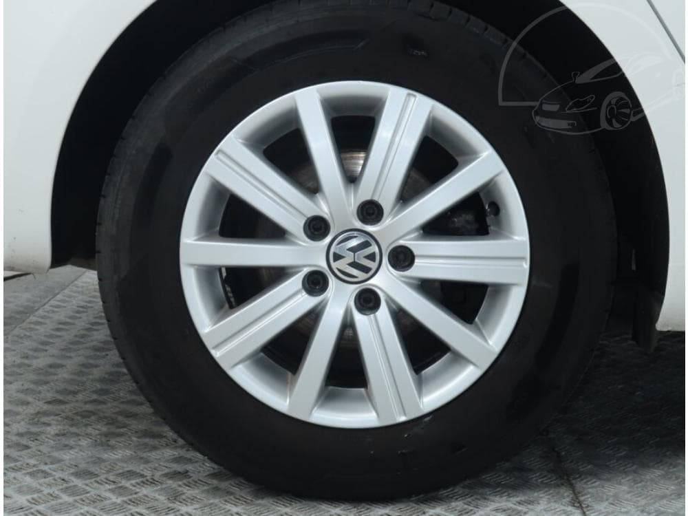 2011 Volkswagen GOLF - 27
