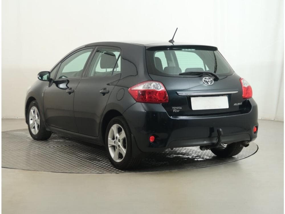 2011 Toyota AURIS - 4