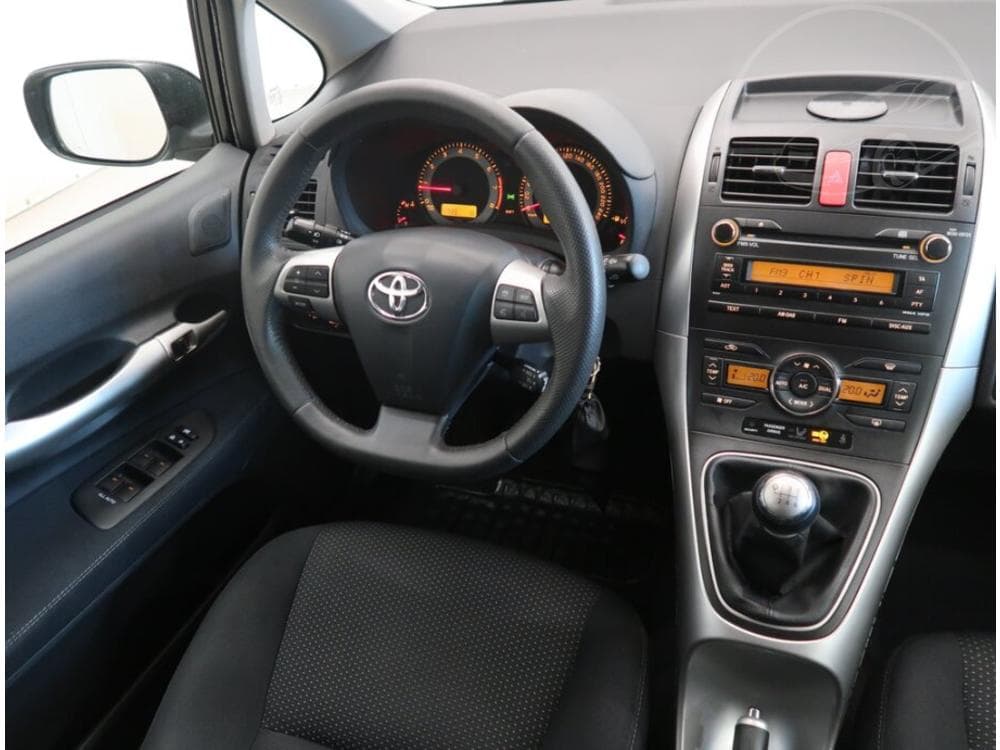 2011 Toyota AURIS - 7