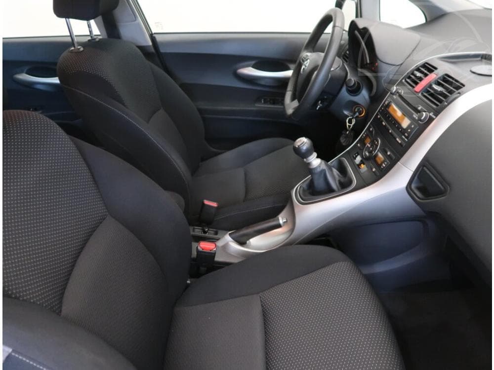 2011 Toyota AURIS - 9