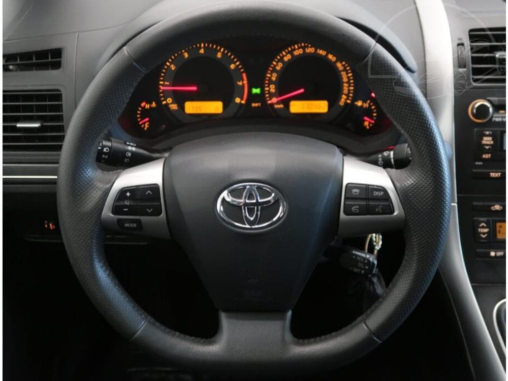 2011 Toyota AURIS - 13