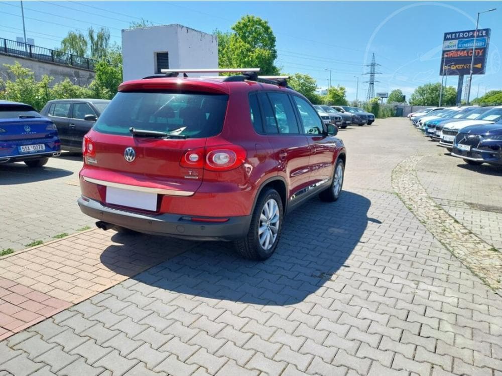 2010 Volkswagen TIGUAN - 9
