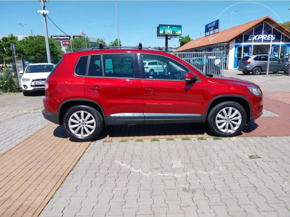 2010 Volkswagen TIGUAN - 11