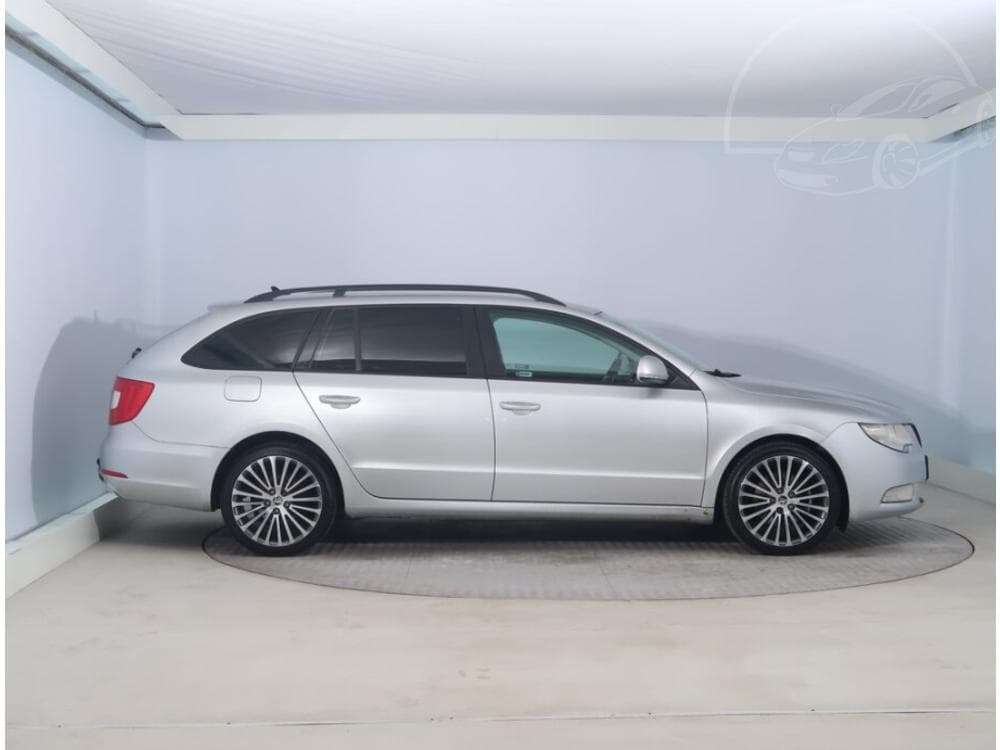 2011 Škoda SUPERB - 16