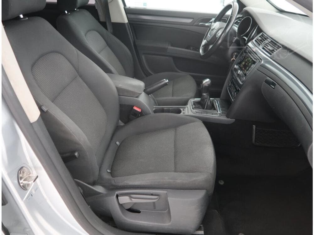 2011 Škoda SUPERB - 25