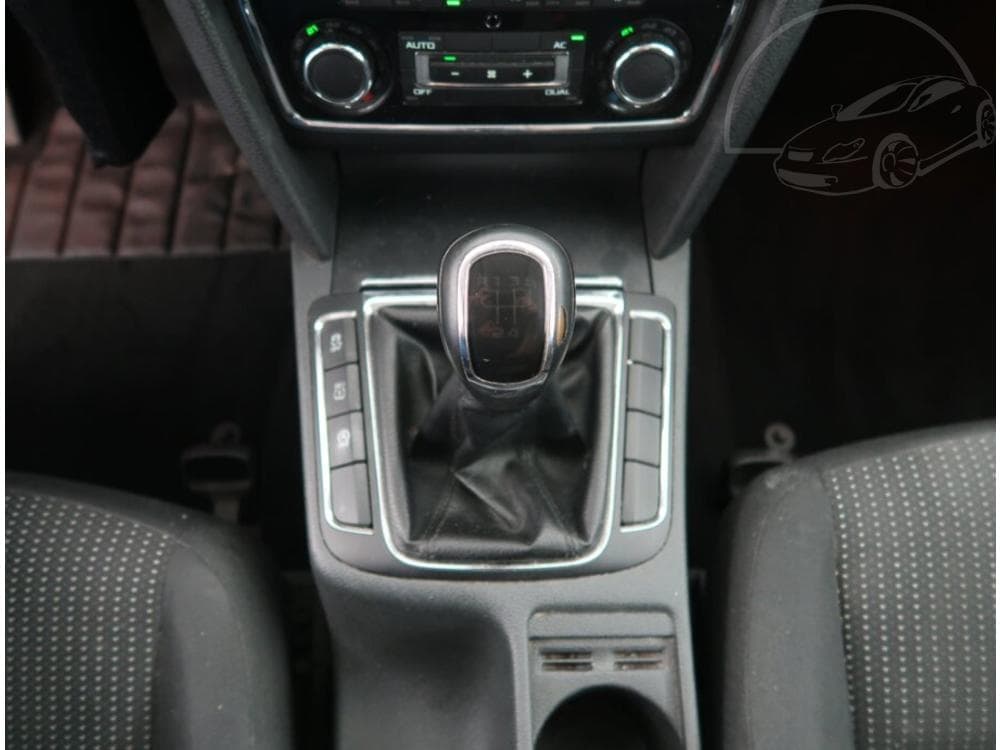 2011 Škoda SUPERB - 37