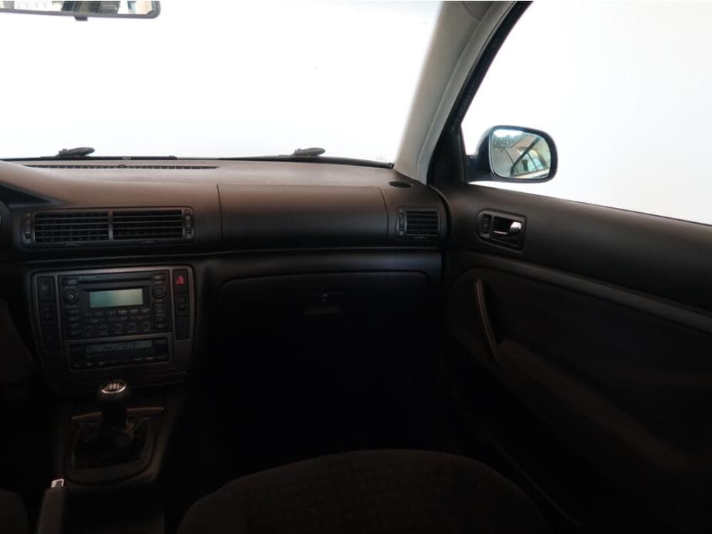 2003 Volkswagen PASSAT - 8
