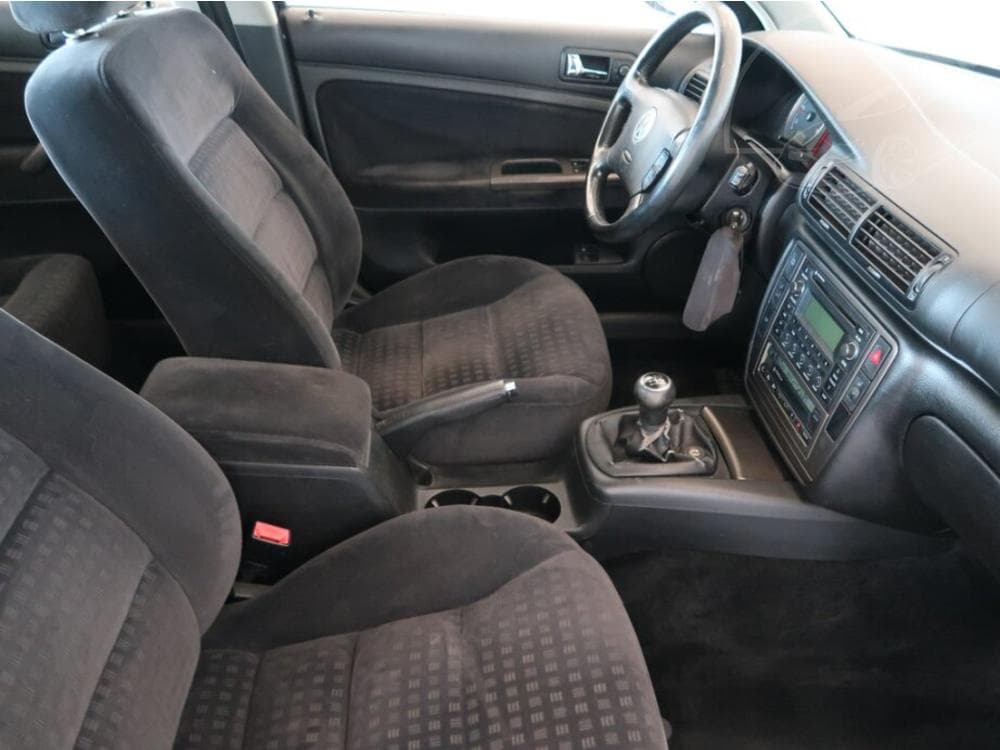 2003 Volkswagen PASSAT - 9