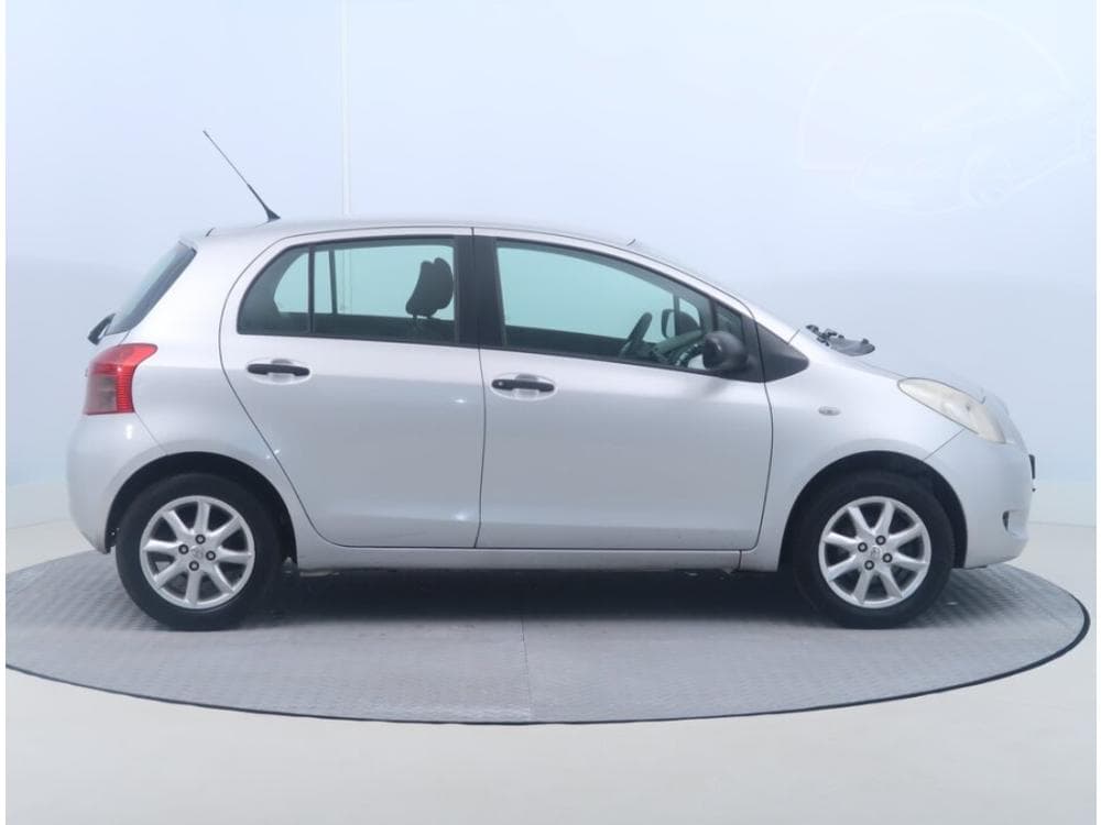 2007 Toyota YARIS - 11