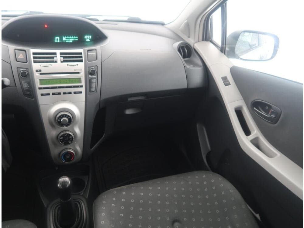 2007 Toyota YARIS - 15