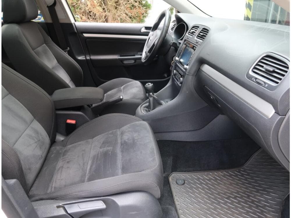 2011 Volkswagen GOLF - 9